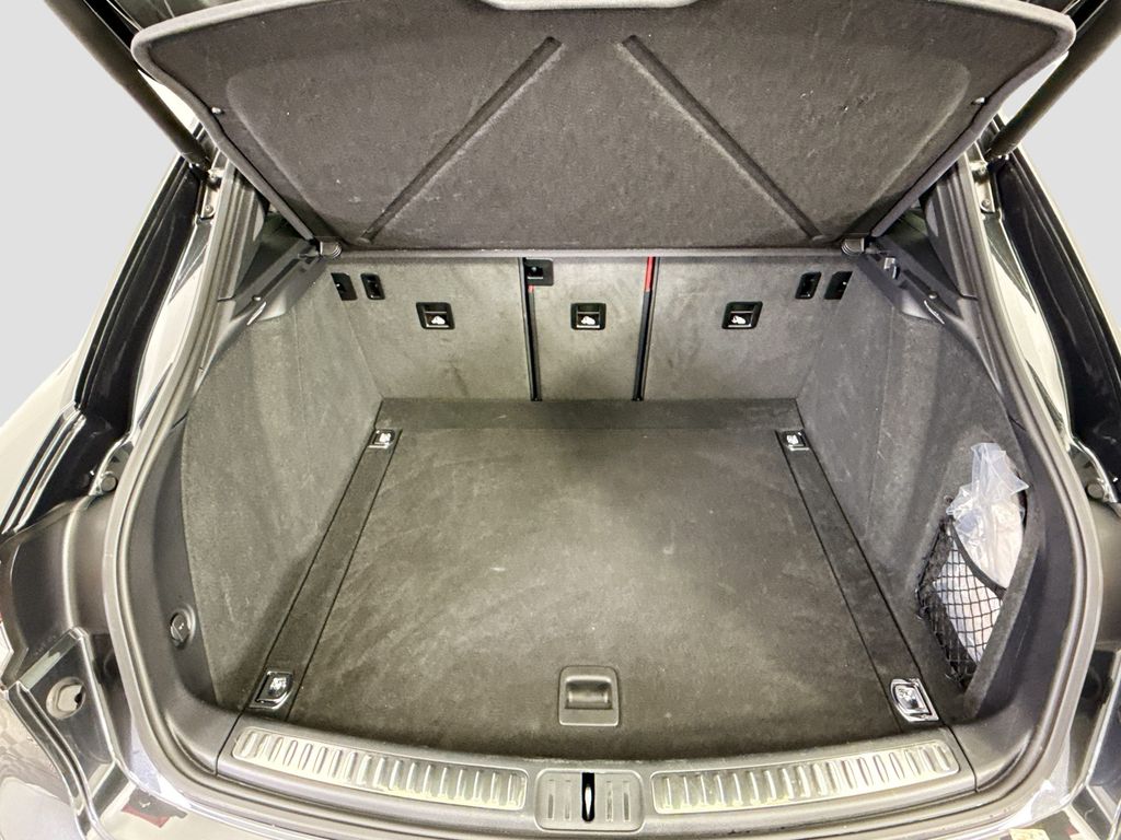 Thumbnail: 2025 Porsche Macan - 29