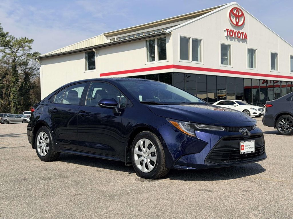 2025 Toyota Corolla LE FWD