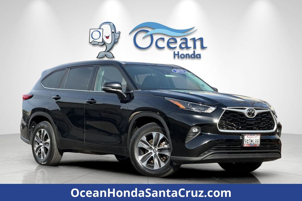 2022 Toyota Highlander XLE FWD