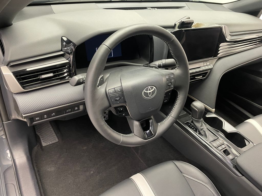 2025 Toyota Camry SE 11