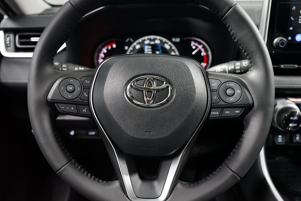 Thumbnail: 2025 Toyota RAV4 - 12