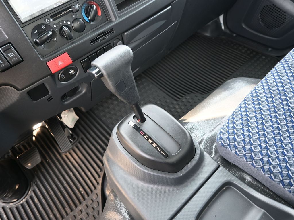 2024 Isuzu NPR HD 