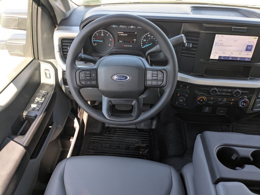 2025 Ford F-350 Chassis XL