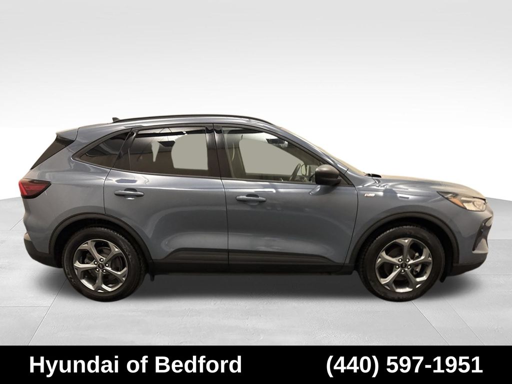 2025 Ford Escape ST-Line - Image 4