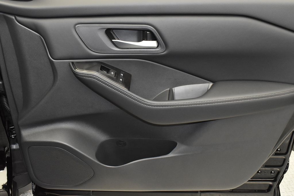 2025 Nissan Rogue SV 22