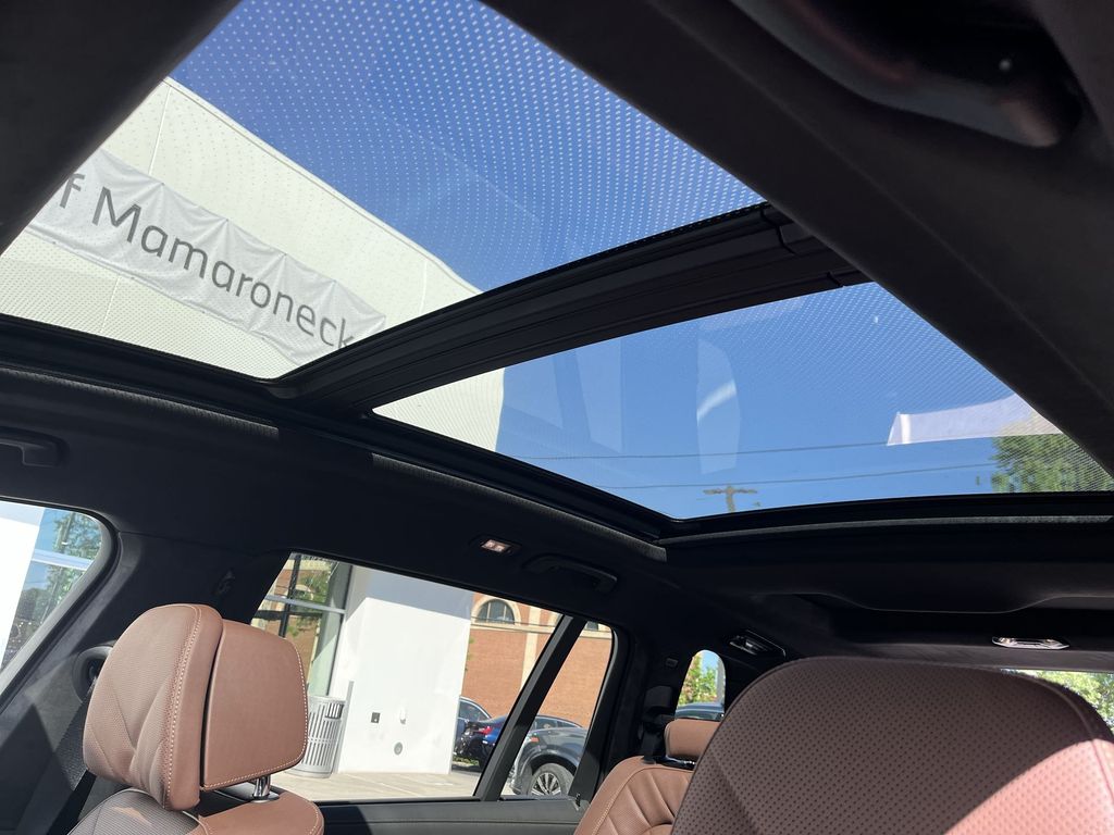 Thumbnail: 2027 BMW X7 - 22
