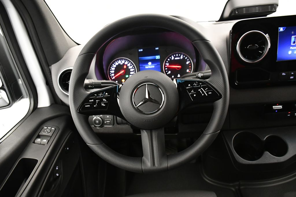 Thumbnail: 2025 Mercedes-Benz Sprinter - 11