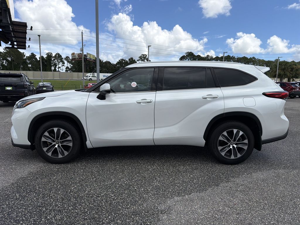 Used 2022 Toyota Highlander Hybrid SUV