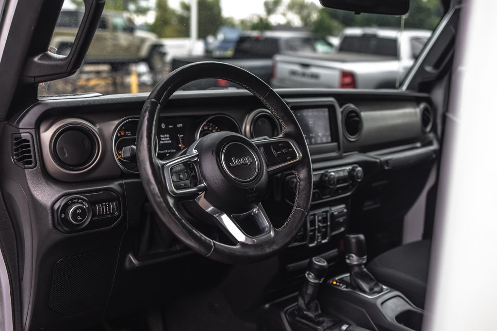 2020 Jeep Gladiator Sport thumbnail 14