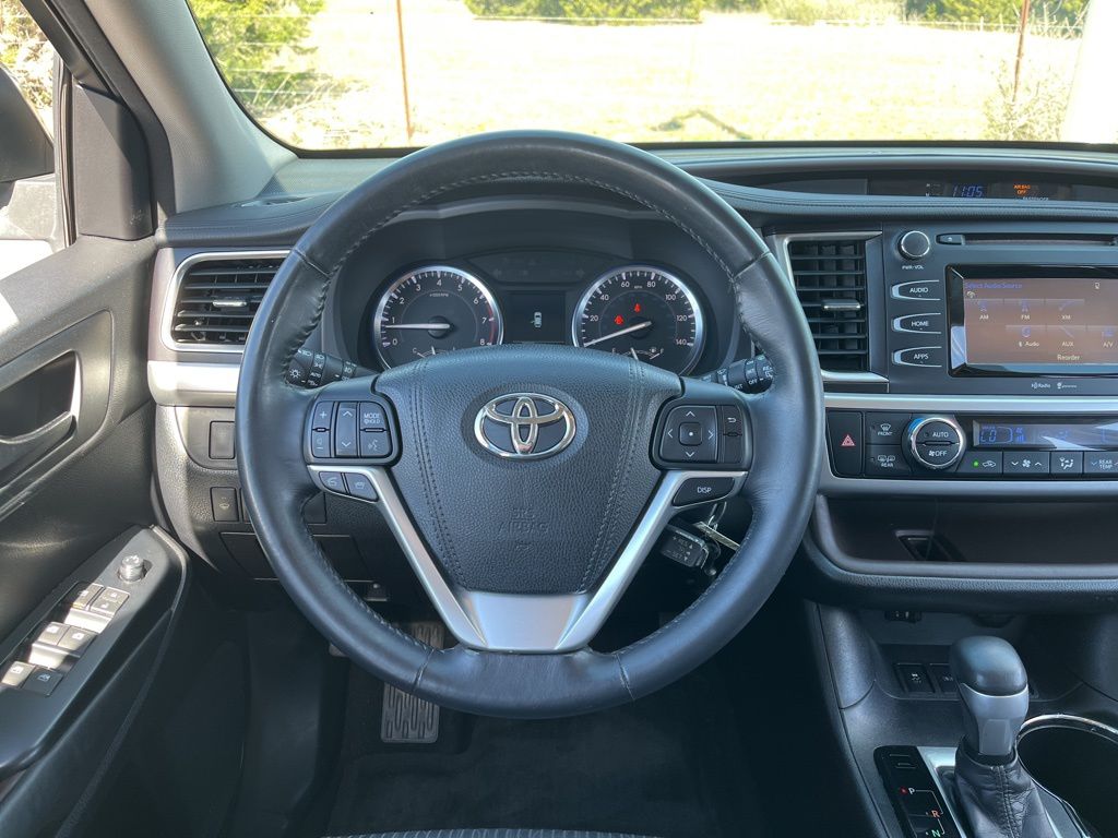 2015 Toyota Highlander  21