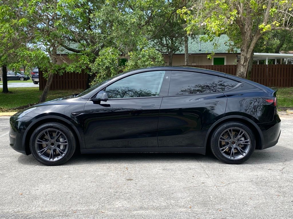 View vehicle photo 5