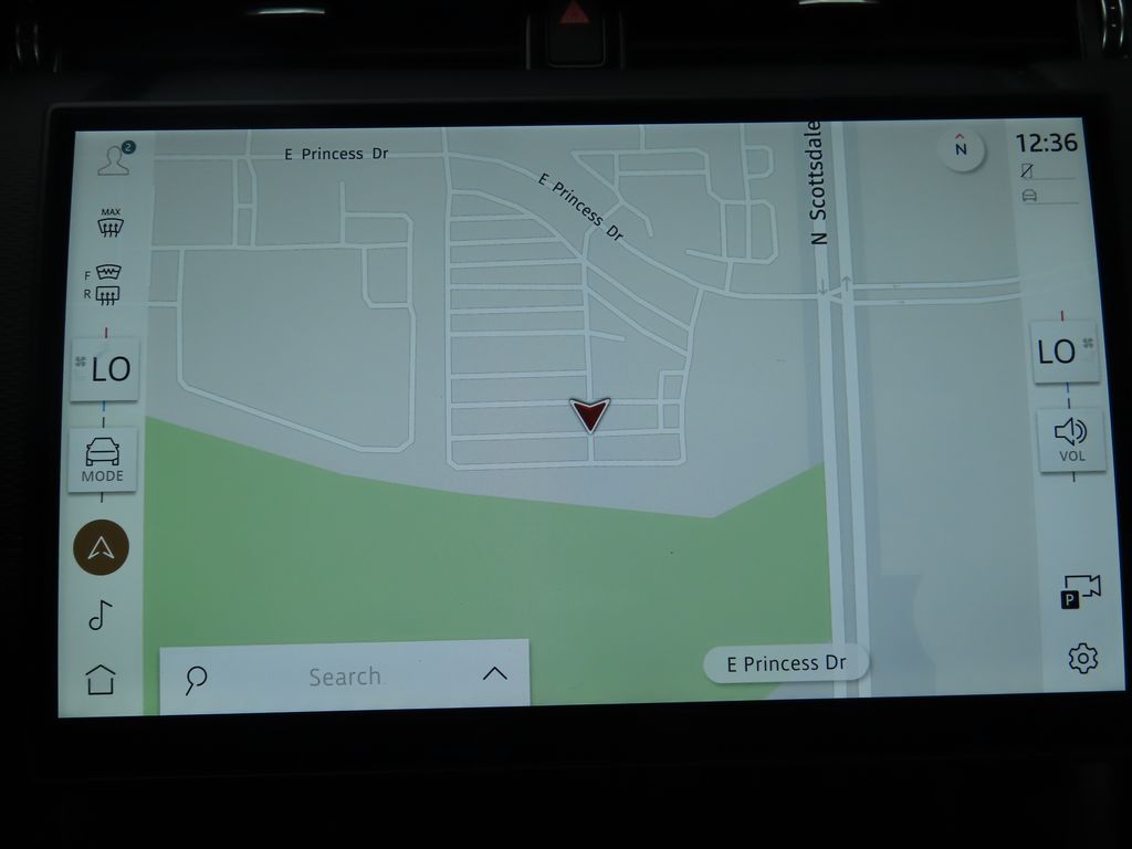 Thumbnail: 2024 Land Rover Discovery Sport - 16