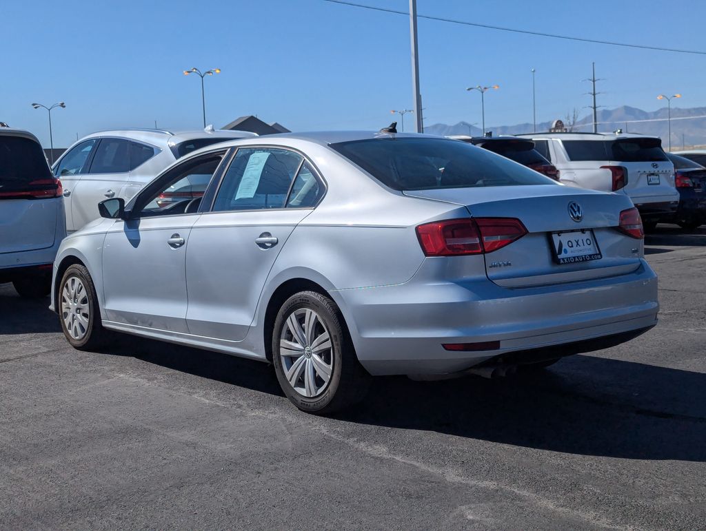 2015 Volkswagen Jetta 2.0L TDI S 4