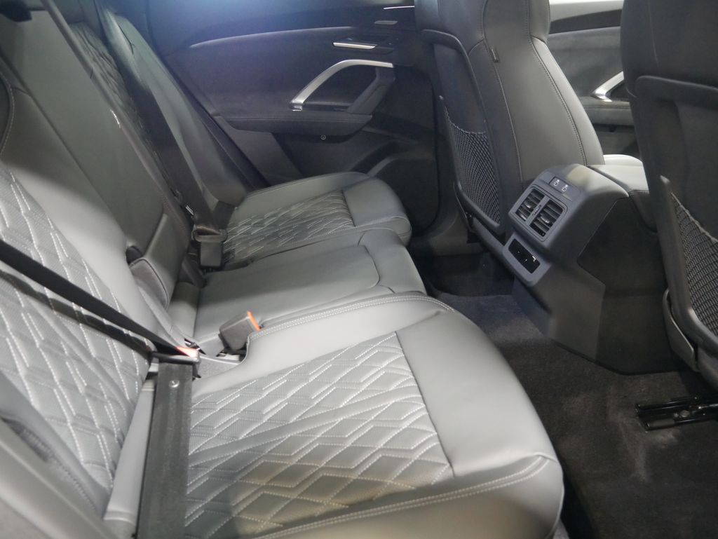Thumbnail: 2026 Audi SQ5 - 27