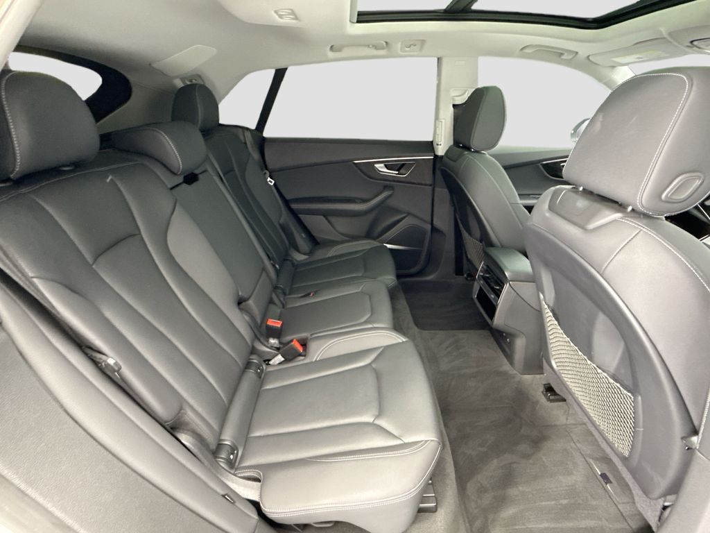 Thumbnail: 2023 Audi Q8 - 21