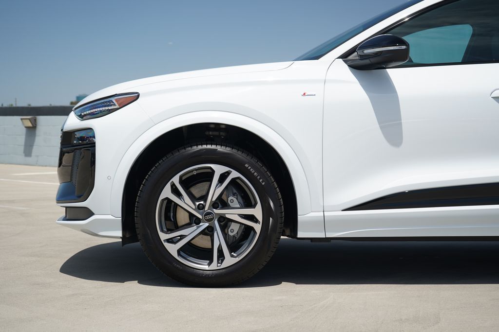 Thumbnail: 2027 Audi Q6 e-tron - 2