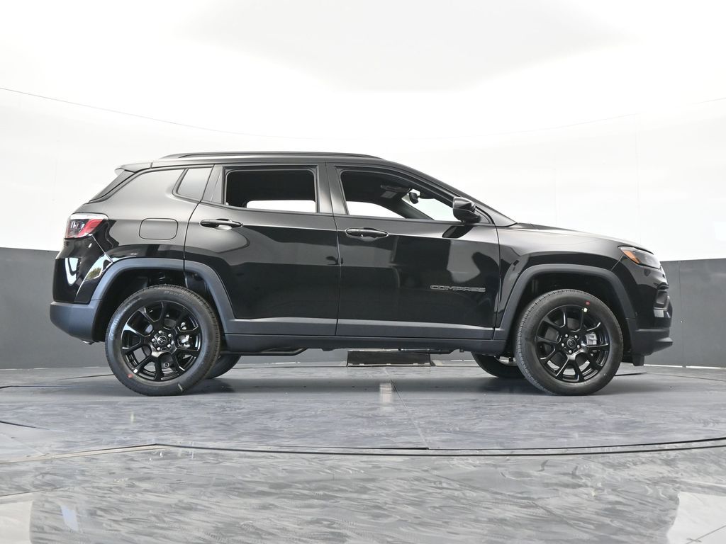 New 2026 Diamond Black Crystal Pearlcoat Jeep Latitude image 55