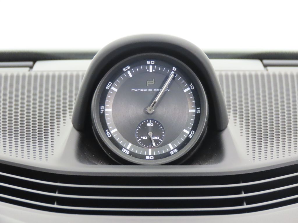 Thumbnail: 2022 Porsche Taycan - 25