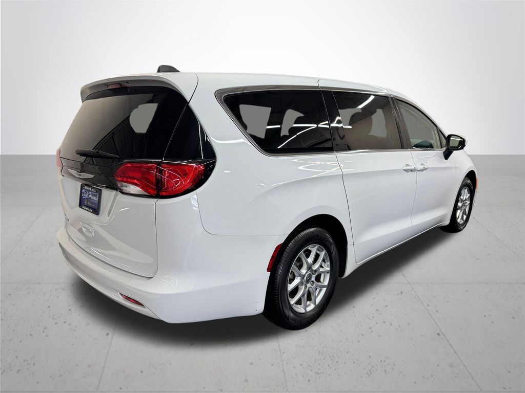 2023 Chrysler Voyager LX