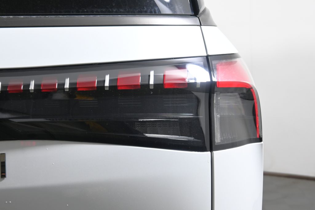 Thumbnail: 2026 INFINITI QX80 - 13