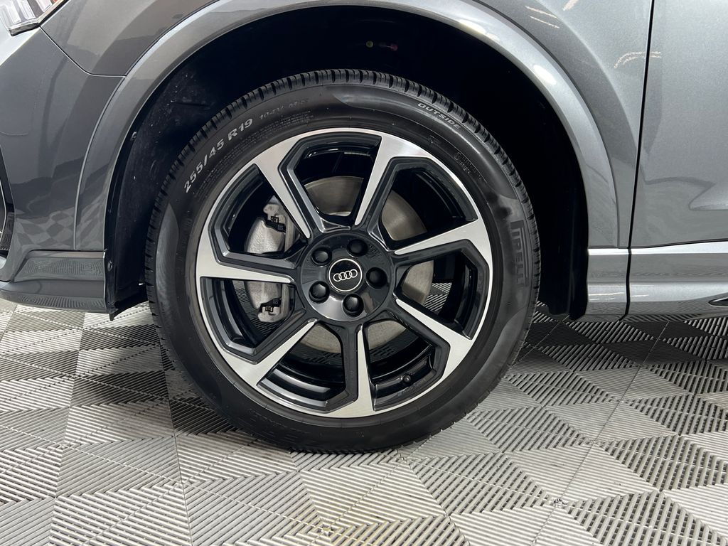 Thumbnail: 2025 Audi Q3 - 9