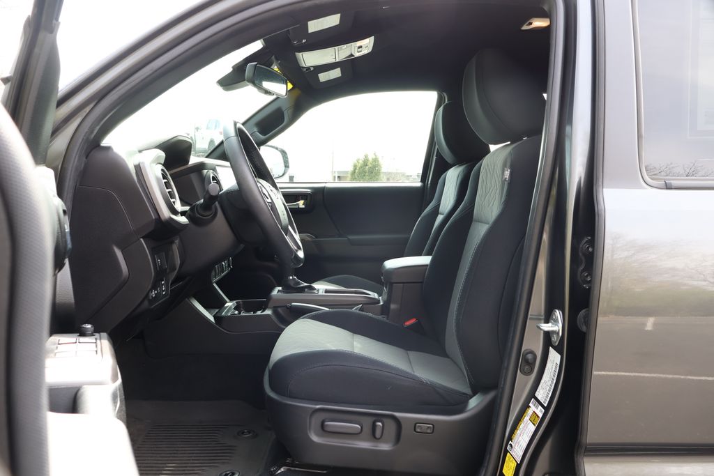 2022 Toyota Tacoma TRD Sport 28