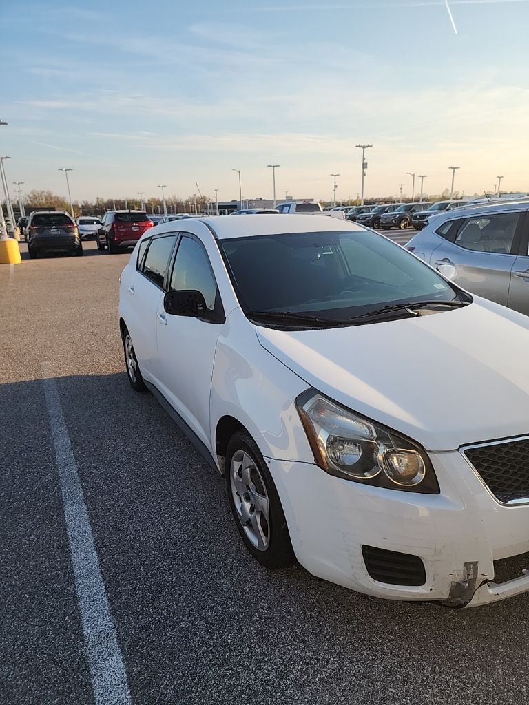 Ultra White 2010 Pontiac Vibe 1.8L Hatchback Front-Wheel Drive 4-Speed Automatic Overdrive