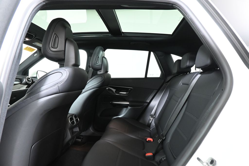 Thumbnail: 2025 Mercedes-Benz GLC - 31