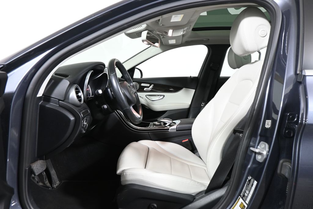 Thumbnail: 2016 Mercedes-Benz C-Class - 3