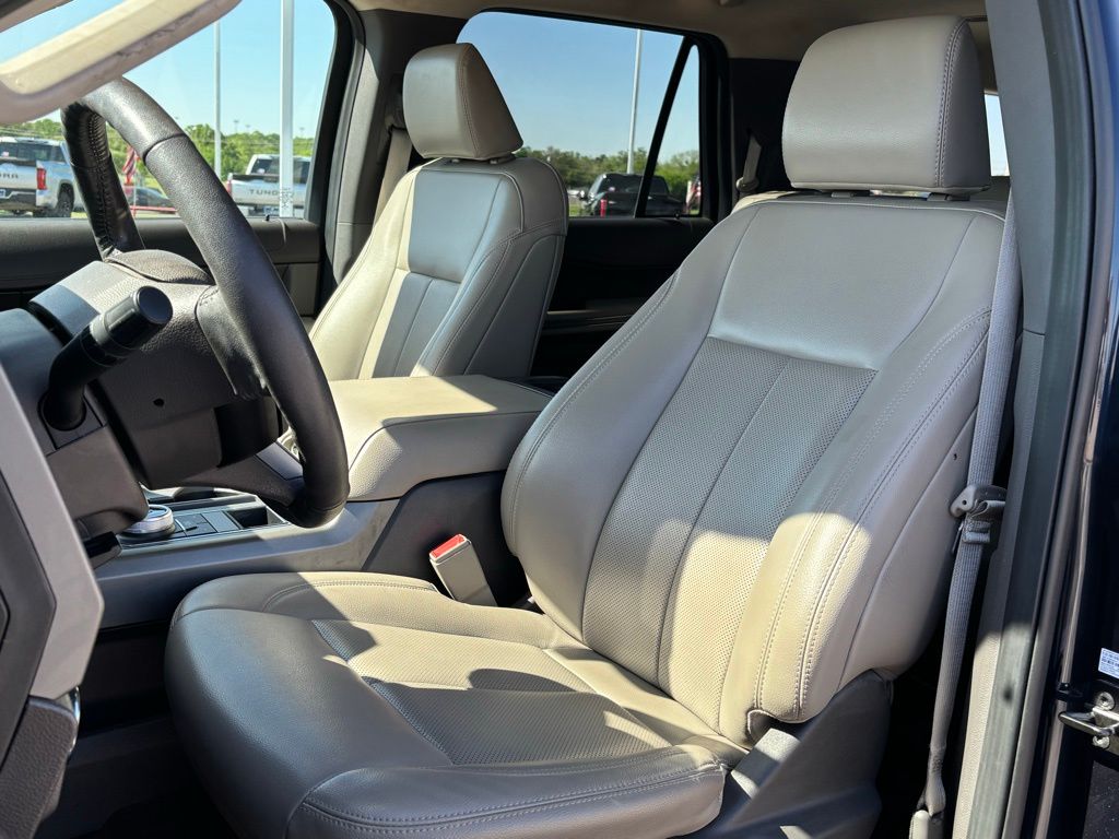 2021 Ford Expedition Max XLT photo