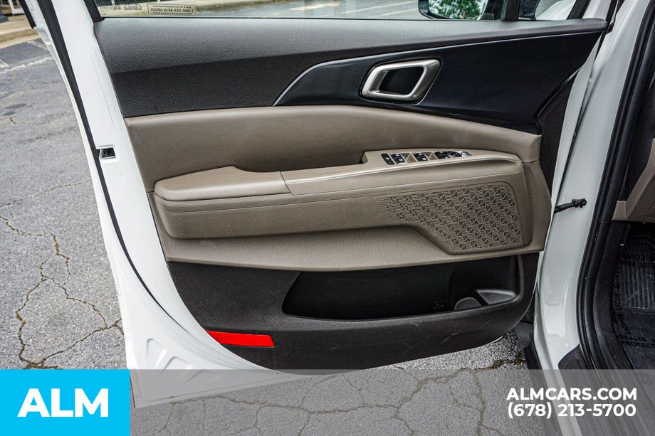 Used 2025 White Kia LXS image 53
