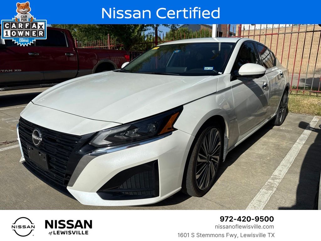 Pearl White Tricoat 2023 Nissan Altima Sedan Front-Wheel Drive Continuously Variable Transmission