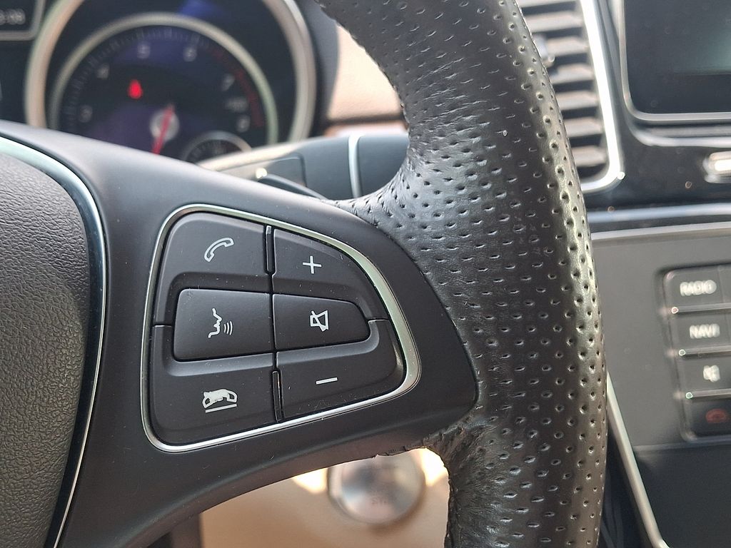Thumbnail: 2016 Mercedes-Benz GLE - 24