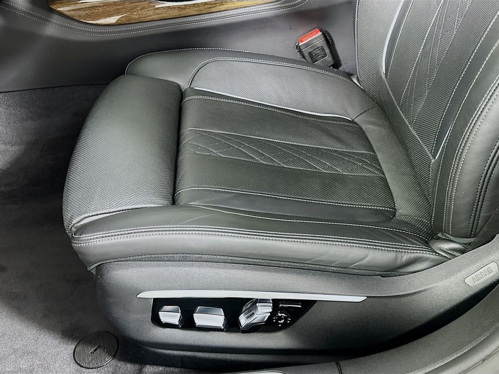 Thumbnail: 2016 BMW 7 Series - 20