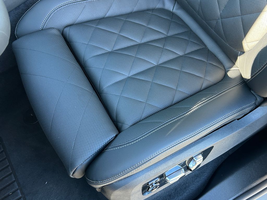 Thumbnail: 2026 BMW X7 - 15