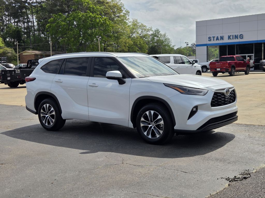 2024 Toyota Highlander XLE FWD