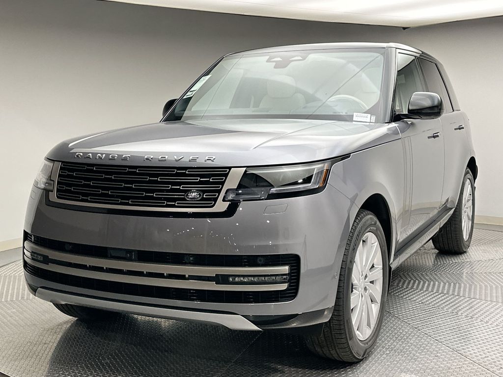 2025 Land Rover Range Rover SE Hero Image