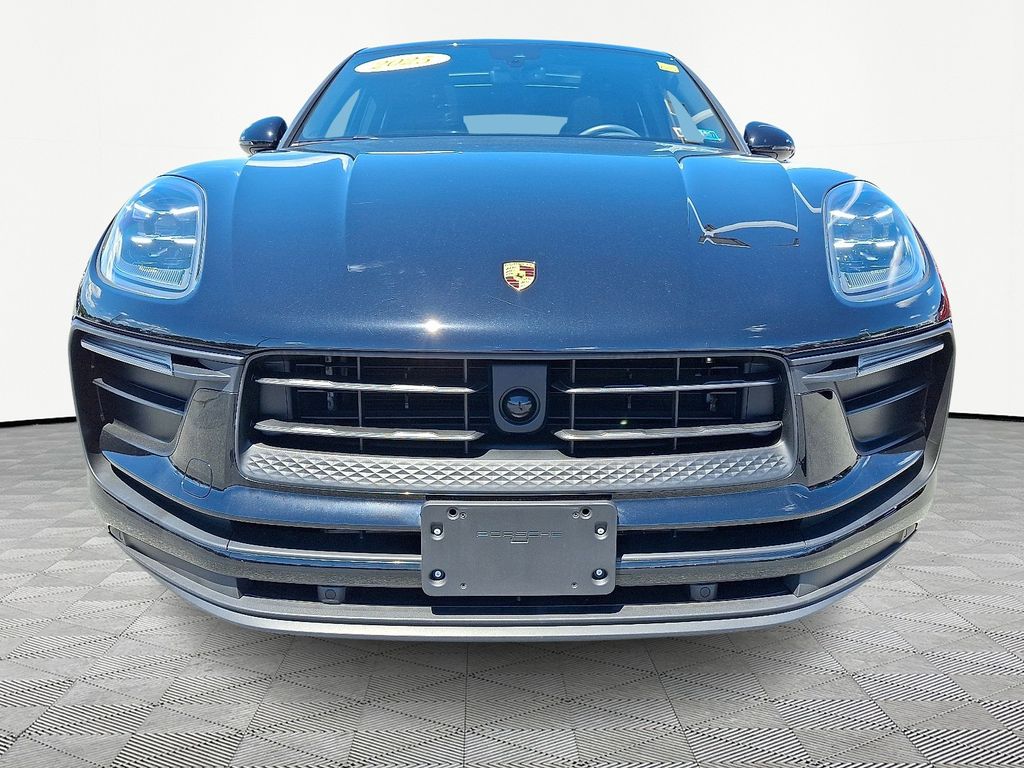 2025 Porsche Macan — photo 2