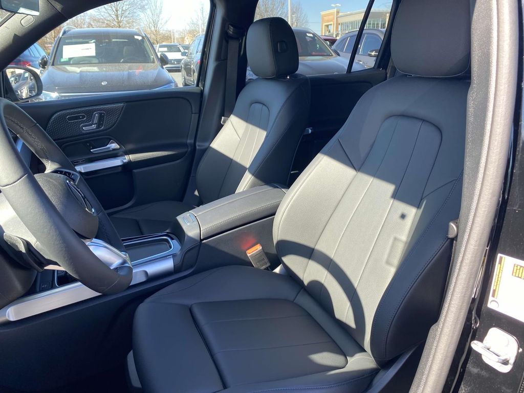 Thumbnail: 2025 Mercedes-Benz GLB - 19