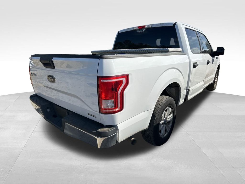 2015 Oxford White Ford F-150 XLT RWD Truck