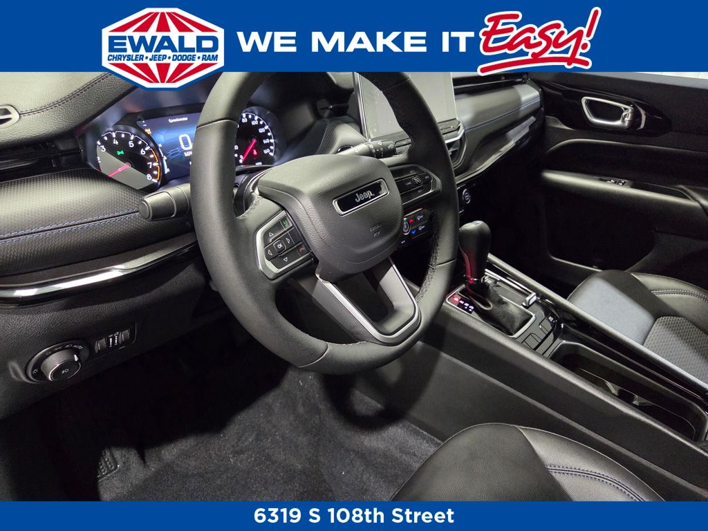 2025 Jeep Compass Latitude photo