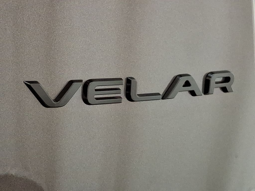 2025 Land Rover Range Rover Velar Dynamic SE 19