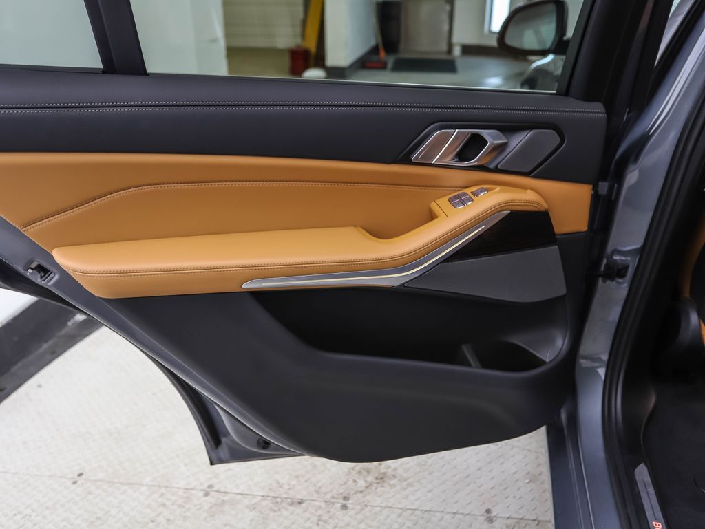 Thumbnail: 2023 BMW X7 - 19