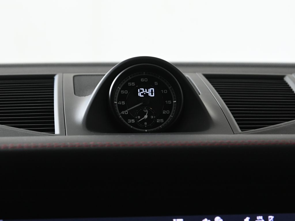 Thumbnail: 2026 Porsche Macan - 21