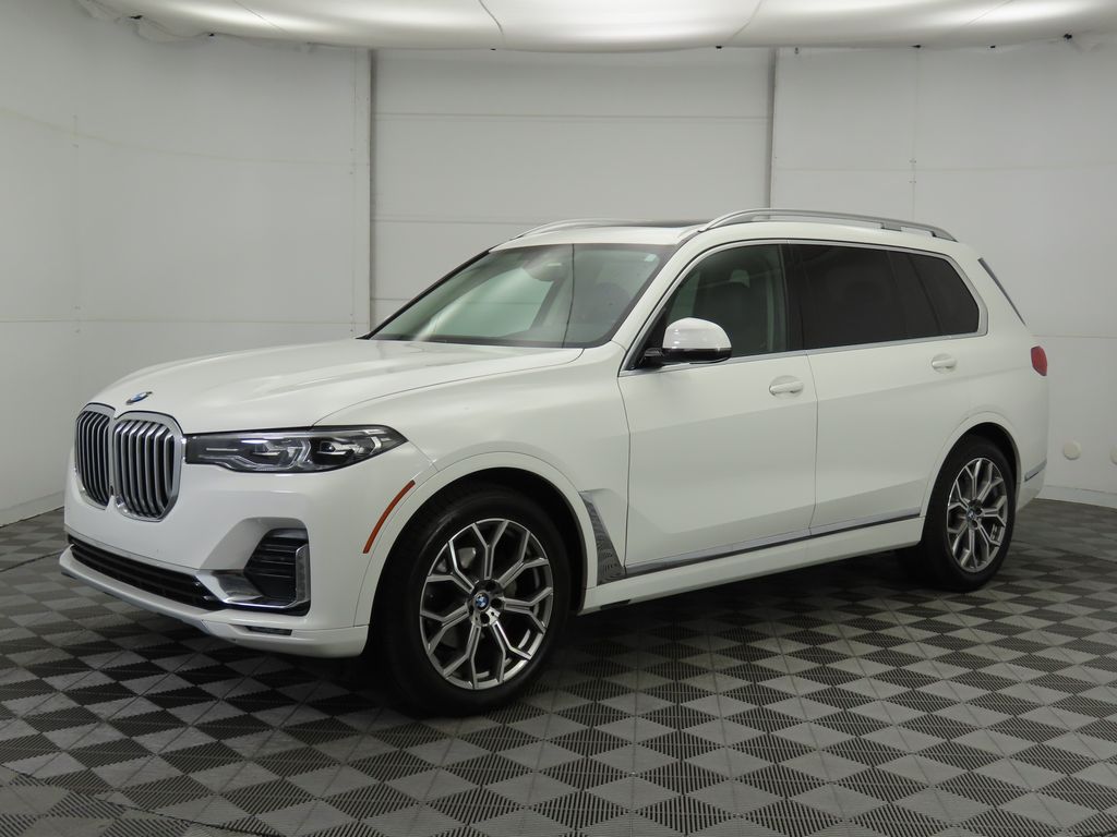2021 BMW X7 xDrive40i Hero Image