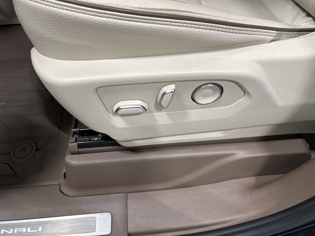 used 2021 GMC Yukon car, priced at $44,896