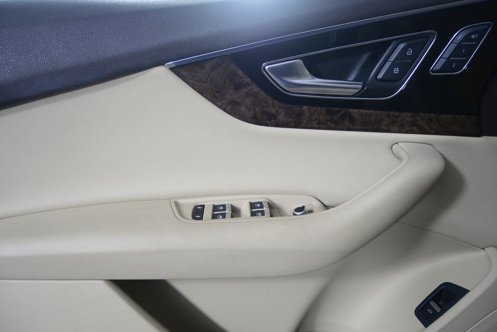 Thumbnail: 2018 Audi Q7 - 9