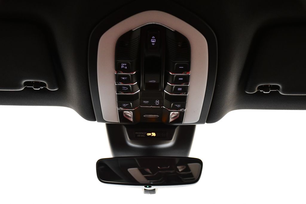 Thumbnail: 2025 Porsche Macan - 20