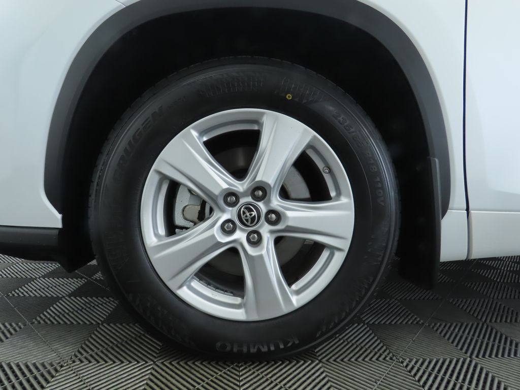 Thumbnail: 2023 Toyota Highlander - 30