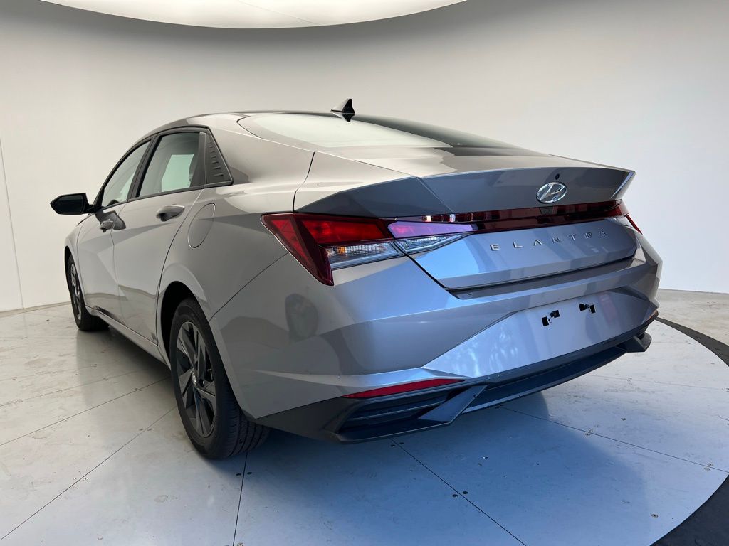 Thumbnail: 2021 Hyundai Elantra - 4